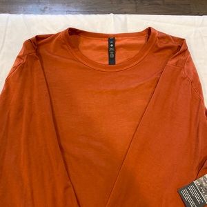 Lululemon Mens The Fundamental Long Sleeve Shirt